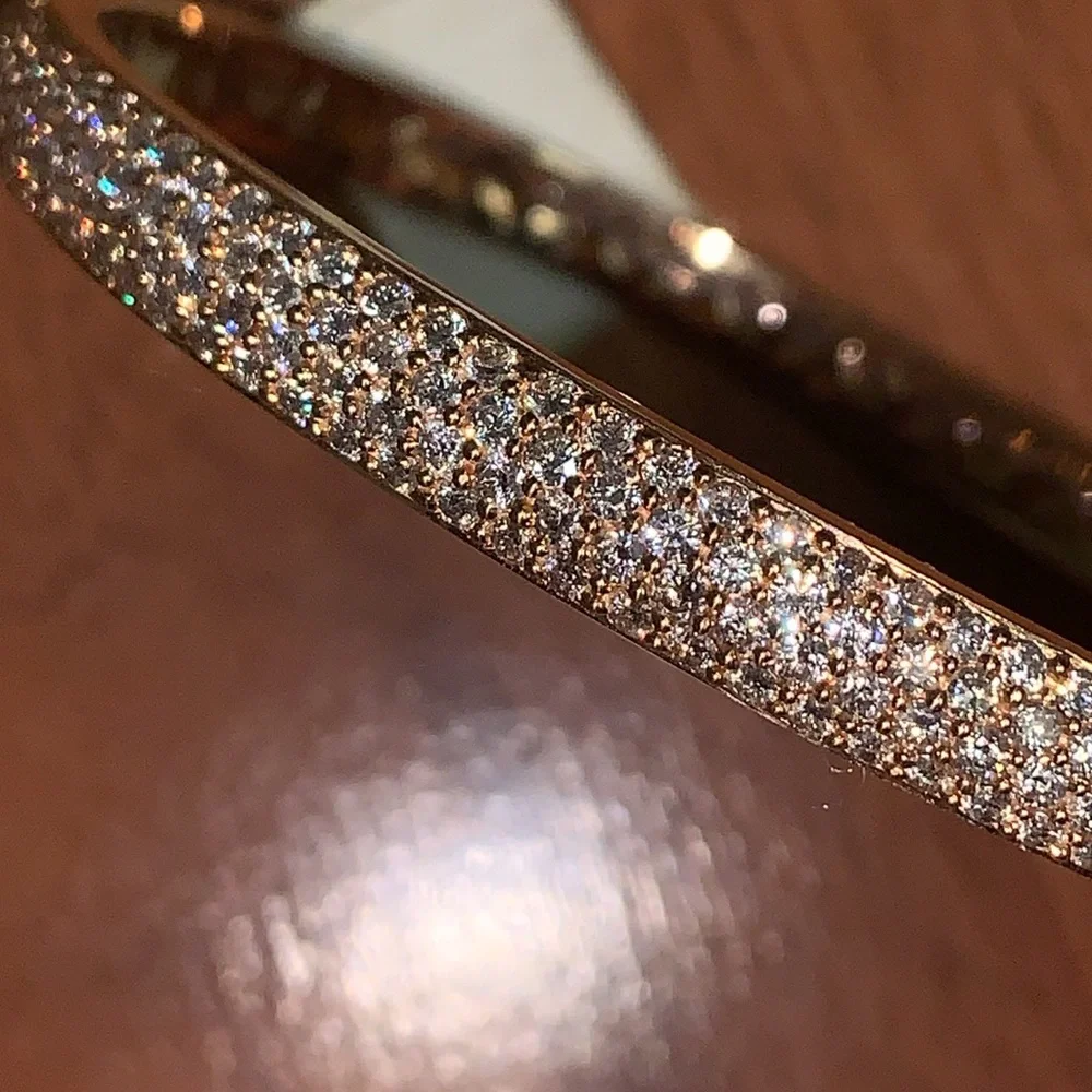 NWT 18k Gold and Diamond Bangle Bracelet